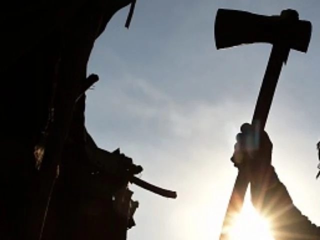 Πατέρας απείλησε την κόρη και τον γαμπρό του με τσεκούρι στη Φθιώτιδα!